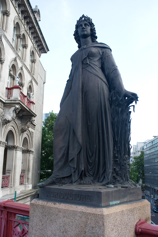 A statue of Agriculture personified