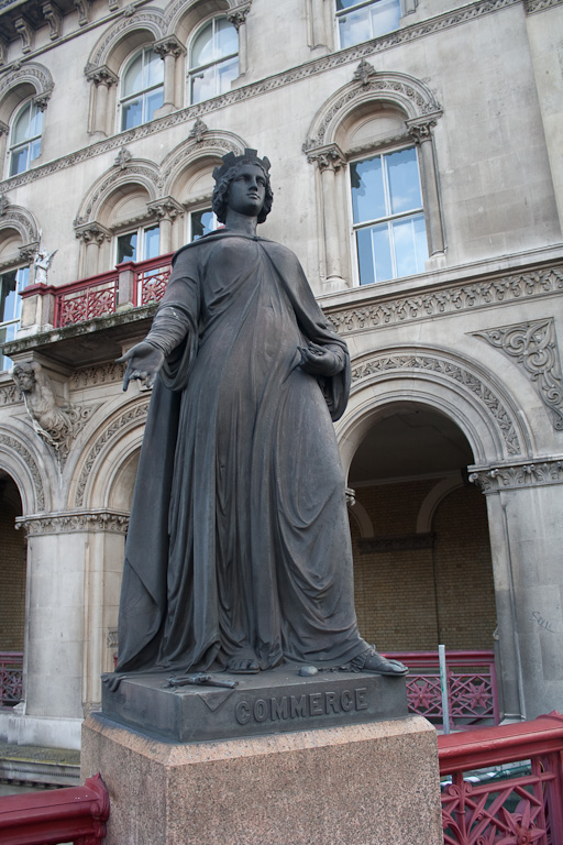 A statue of Commerce personified
